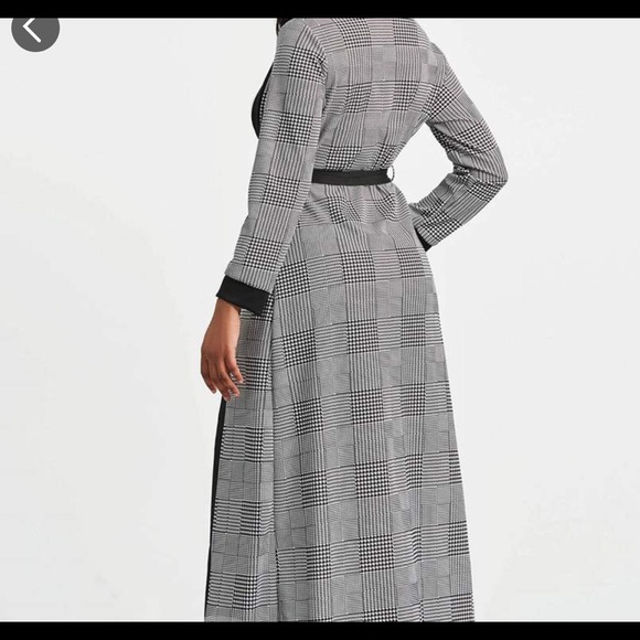 Beautiful outfit - Picture 2 of 7